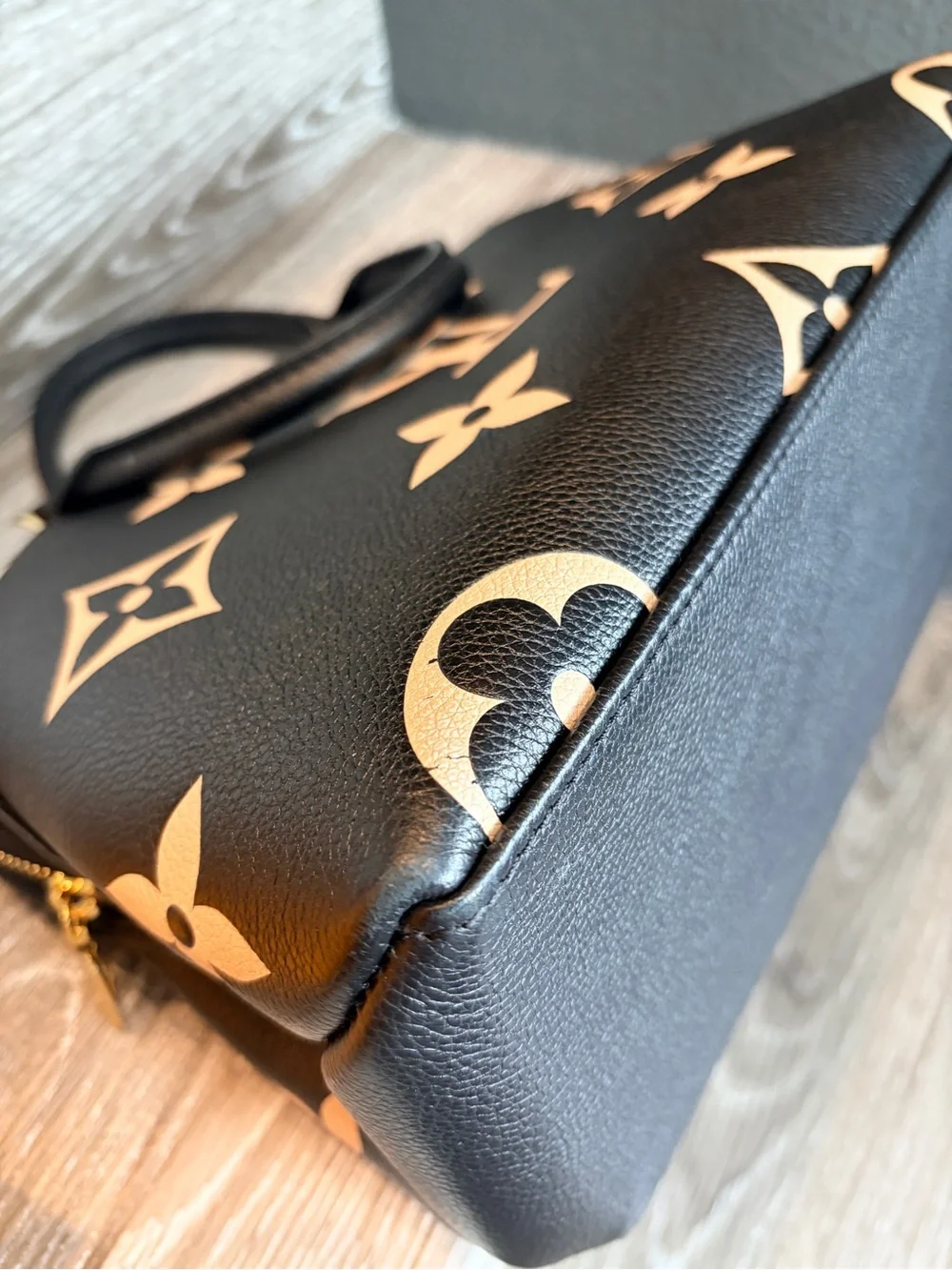 Louis Vuitton Petit Palais Black & Cream Top-Handle purse